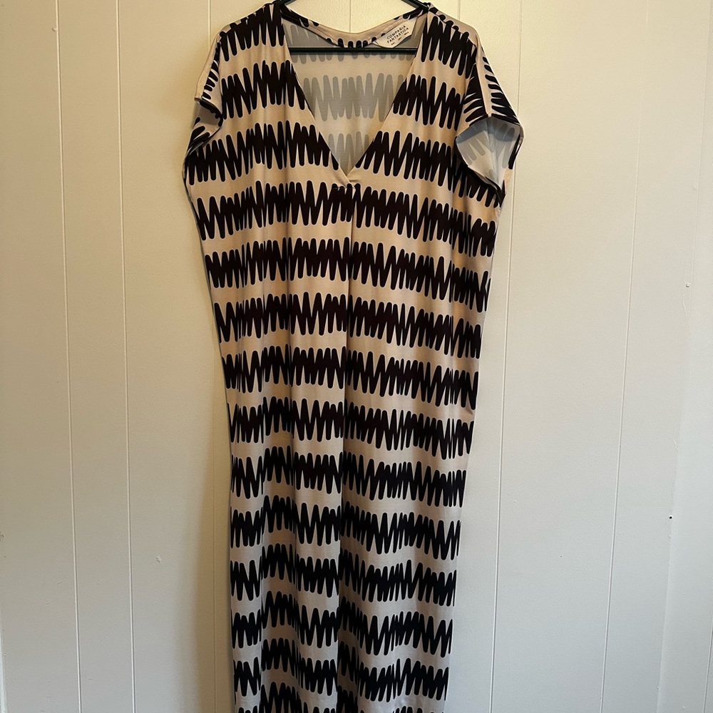 Black and White Maxi Dress - bump friendly!
